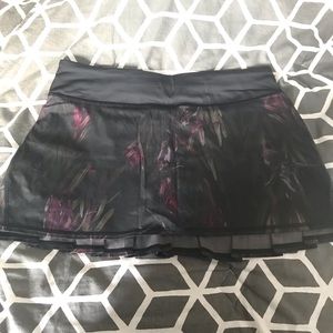 Lululemon pace setter skirt, size 8